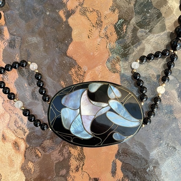 Vintage Lee Sands Mother‎ of Pearl Lily Shell Inlay Necklace - Picture 2 of 4
